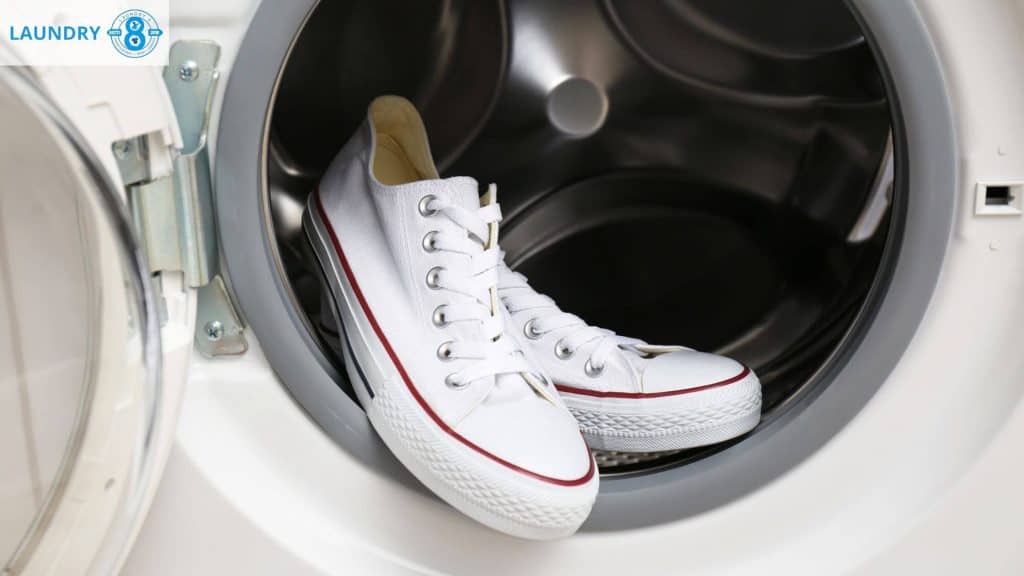 Kenali Tips Mudah Cuci Sepatu Berdasarkan Bahannya